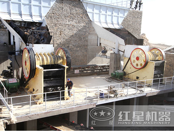 PE750*1060颚式破碎机生产现场
