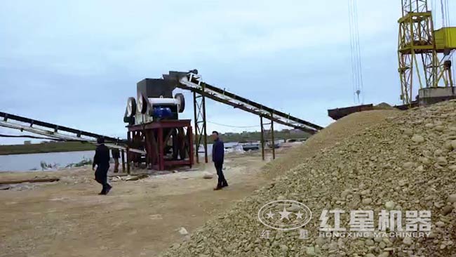 颚式细破碎机是用于粗破之后的第二道加工工序的破碎机
