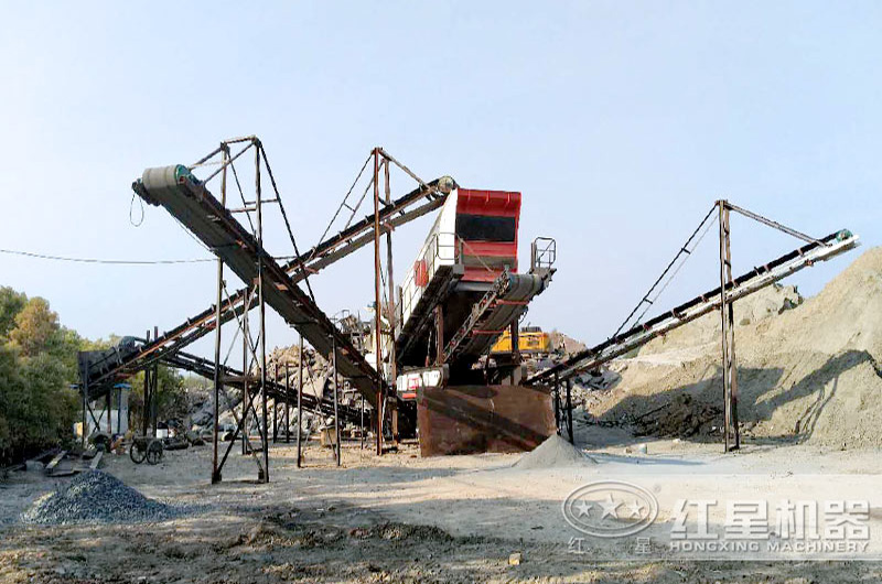 移动式破碎机粉碎混凝土路面建筑垃圾